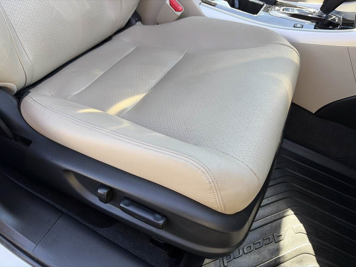 Used 2017 Honda Accord Touring image 30