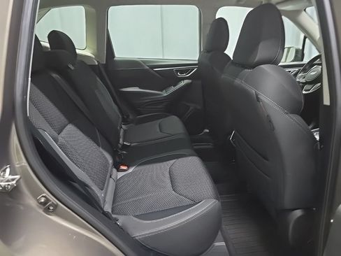 Used 2019 Subaru Forester Premium AWD/4WD image 9