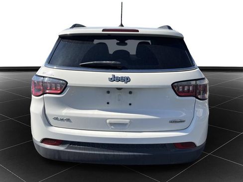Used 2018 Jeep Compass Latitude w/ Cold Weather Group AWD/4WD image 4