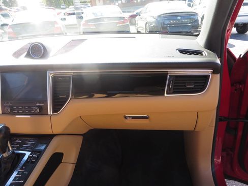Used 2017 Porsche Macan S image 27