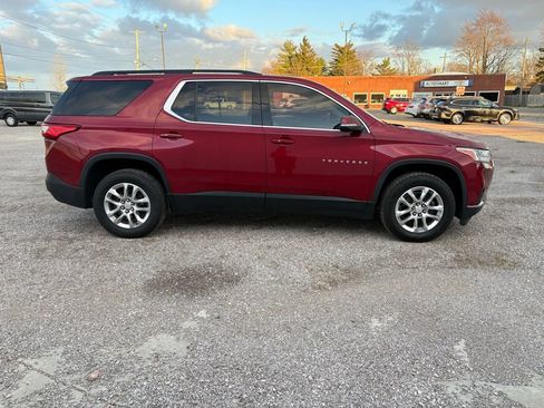 Used 2021 Chevrolet Traverse LT image 2