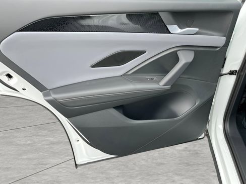 New 2025 Volkswagen Tiguan SE image 22