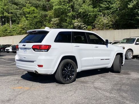 Used 2020 Jeep Grand Cherokee Altitude image 3