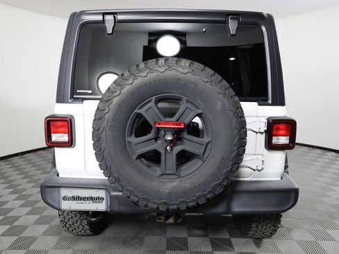 Used 2019 Jeep Wrangler Unlimited Sport S image 3