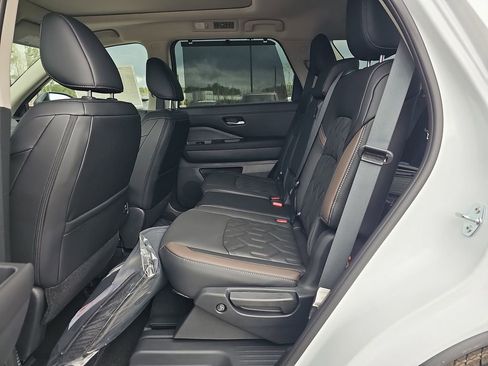 New 2026 Nissan Pathfinder Platinum w/ Cargo Package FWD image 19