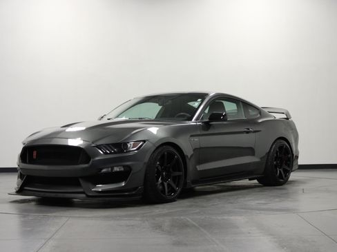Used 2017 Ford Mustang Shelby GT350R w/ GT350R Equipment Group 920A RWD image 8