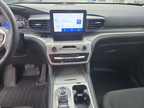 Used 2024 Ford Explorer XLT image 17