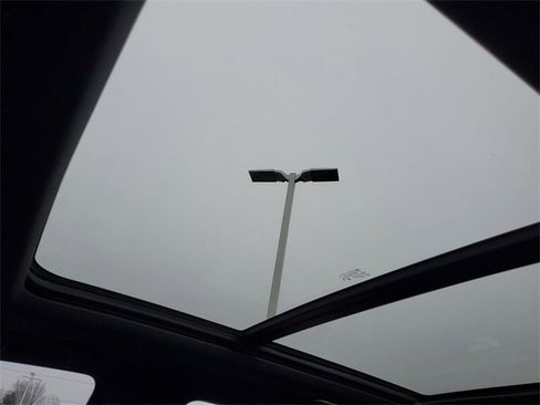 Used 2024 Chevrolet Suburban High Country image 19