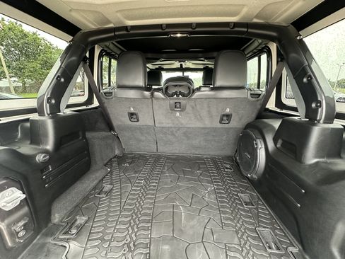 Used 2023 Jeep Wrangler Unlimited Rubicon w/ Cold Weather Group AWD/4WD image 28