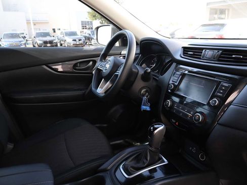 Used 2019 Nissan Rogue S AWD/4WD image 12