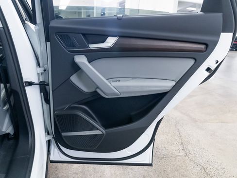 Used 2024 Audi Q5 e Premium Plus image 22