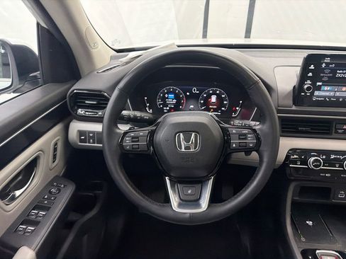 Used 2025 Honda Pilot Elite image 27