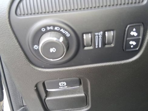 Used 2022 Jeep Wagoneer Series III AWD/4WD image 24