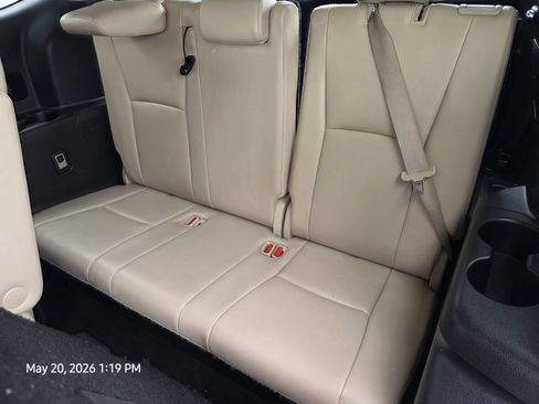 Used 2021 Toyota Highlander XLE FWD image 19