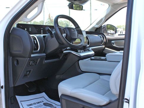 Used 2025 Ford Expedition Platinum AWD/4WD image 25