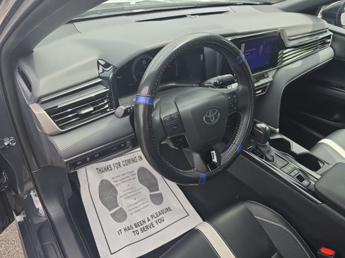 Used 2025 Toyota Camry SE w/ Convenience Package FWD image 15