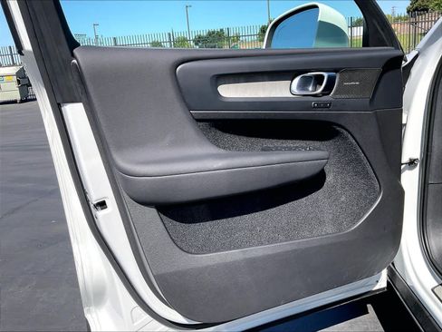 Used 2023 Volvo XC40 B5 Ultimate w/ Protection Package Premier AWD/4WD image 26