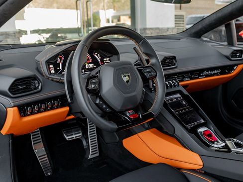 Used 2020 Lamborghini Huracan EVO image 18