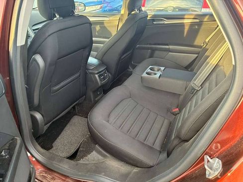 Used 2015 Ford Fusion SE FWD image 13