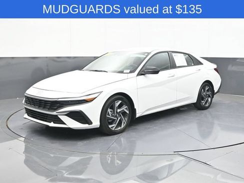 Used 2025 Hyundai Elantra Sport FWD image 4
