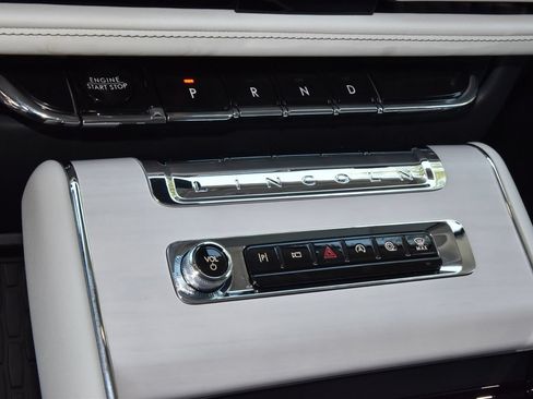 Certified 2026 Lincoln Aviator Reserve AWD/4WD image 32