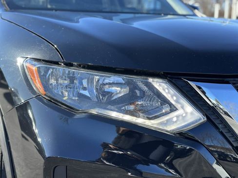 Used 2019 Nissan Rogue SV image 4