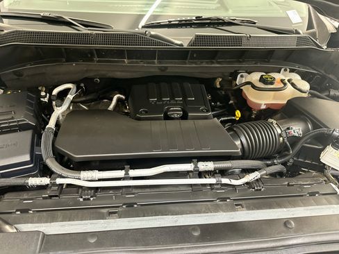 Used 2024 Chevrolet Silverado 1500 LT AWD/4WD image 34
