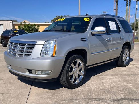 Used 2011 Cadillac Escalade Premium image 7