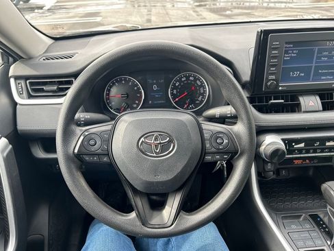 Used 2022 Toyota RAV4 LE image 21
