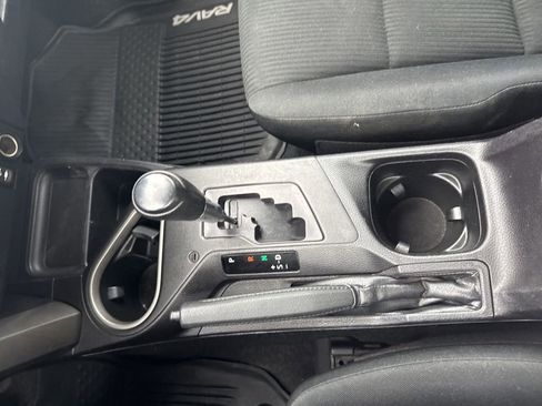 Used 2017 Toyota RAV4 LE image 19