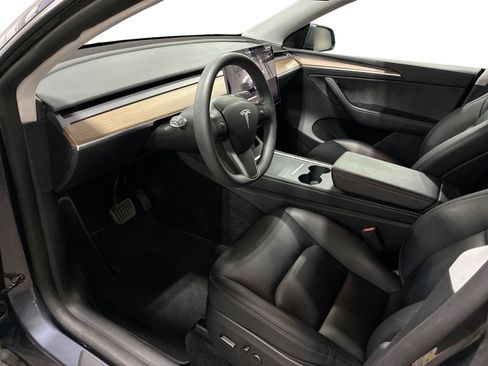 Certified 2023 Tesla Model Y Long Range AWD/4WD image 9