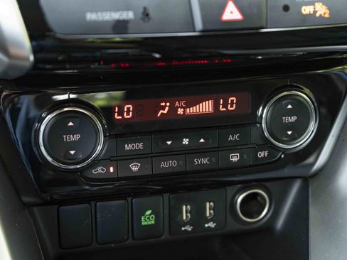 Used 2022 Mitsubishi Eclipse Cross SE FWD image 33
