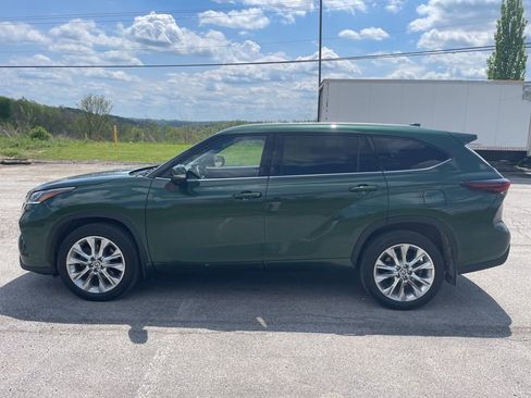 Used 2024 Toyota Highlander Limited AWD/4WD image 9