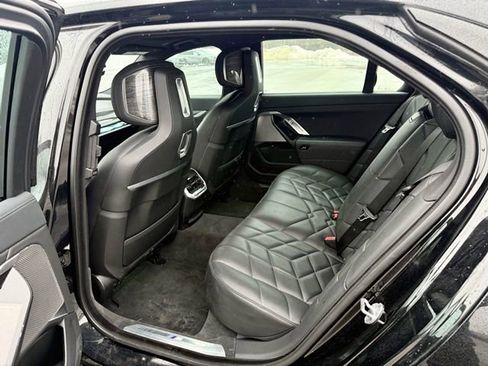 Used 2024 BMW 740i xDrive image 11