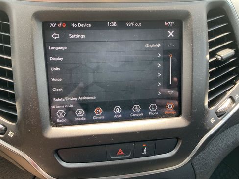 Used 2022 Jeep Cherokee Trailhawk AWD/4WD image 36