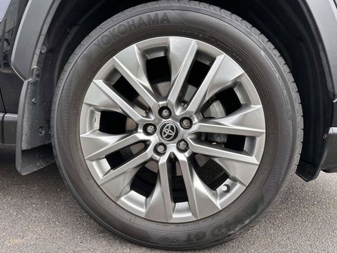 Used 2021 Toyota RAV4 XLE Premium AWD/4WD image 7