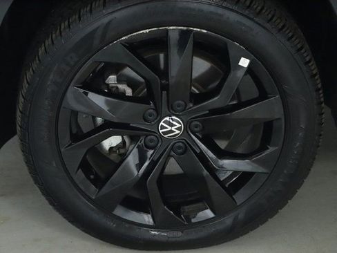 Used 2024 Volkswagen Taos SE image 39