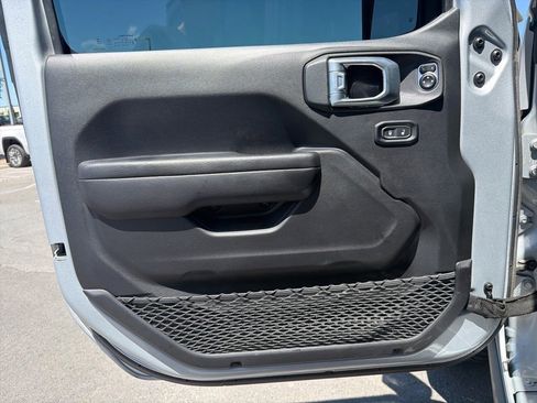 Certified 2023 Jeep Wrangler Unlimited w/ Sun & Screen Package AWD/4WD image 11