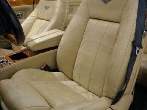 Used 2007 Bentley Azure image 13