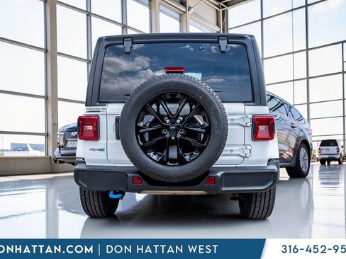 Used 2023 Jeep Wrangler Unlimited Sahara w/ Cold Weather Group AWD/4WD image 30
