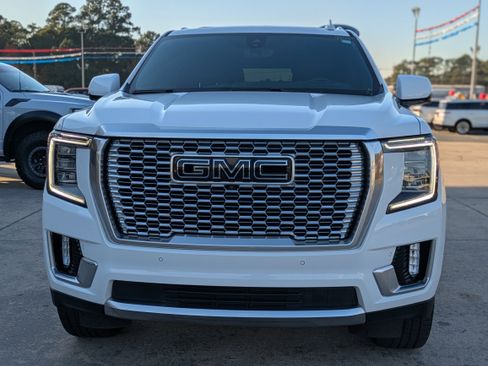 Used 2022 GMC Yukon Denali w/ Advanced Technology Package image 3