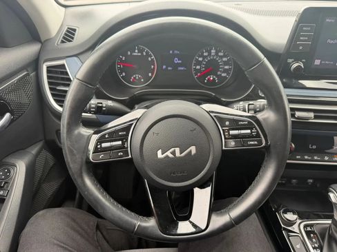Used 2023 Kia Seltos S AWD/4WD image 12