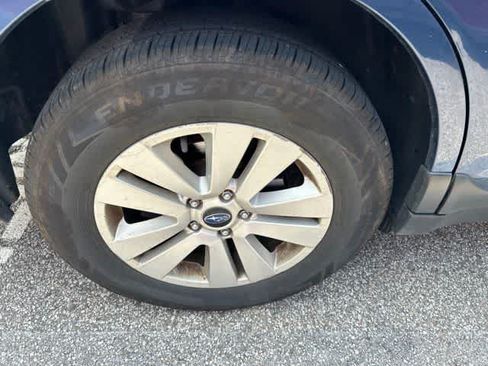 Used 2019 Subaru Outback 2.5i Premium AWD/4WD image 6