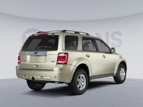 Used 2010 Ford Escape XLT image 2