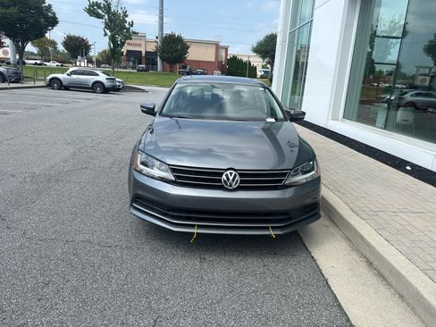 Used 2017 Volkswagen Jetta SE FWD image 5