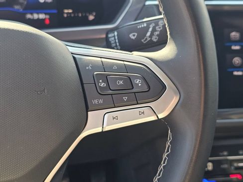 Used 2022 Volkswagen Tiguan SE AWD/4WD image 34