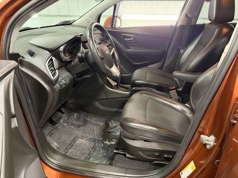 Used 2019 Chevrolet Trax LT w/ LT Convenience Package AWD/4WD image 11