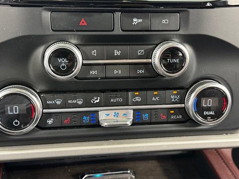 Used 2023 Ford Expedition Limited AWD/4WD image 28