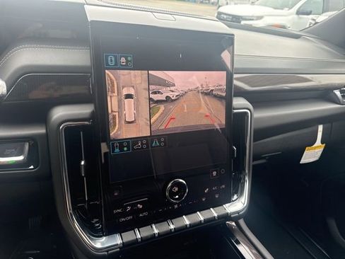 New 2026 GMC Yukon XL Elevation w/ LPO, Elevation Black Package image 24