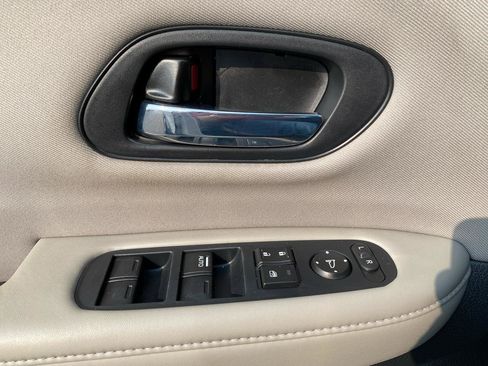 Used 2018 Honda HR-V LX image 14